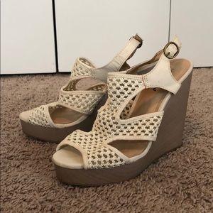 Lucky Brand cream wedges Remy
